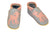 Chaussures pour bébé en cuir souple faites main Three Little Imps Cerf rose sur gris